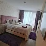 Apartment Silver Mountain, Duplex 3 - 250 Mp Luxury Garden - Poiana